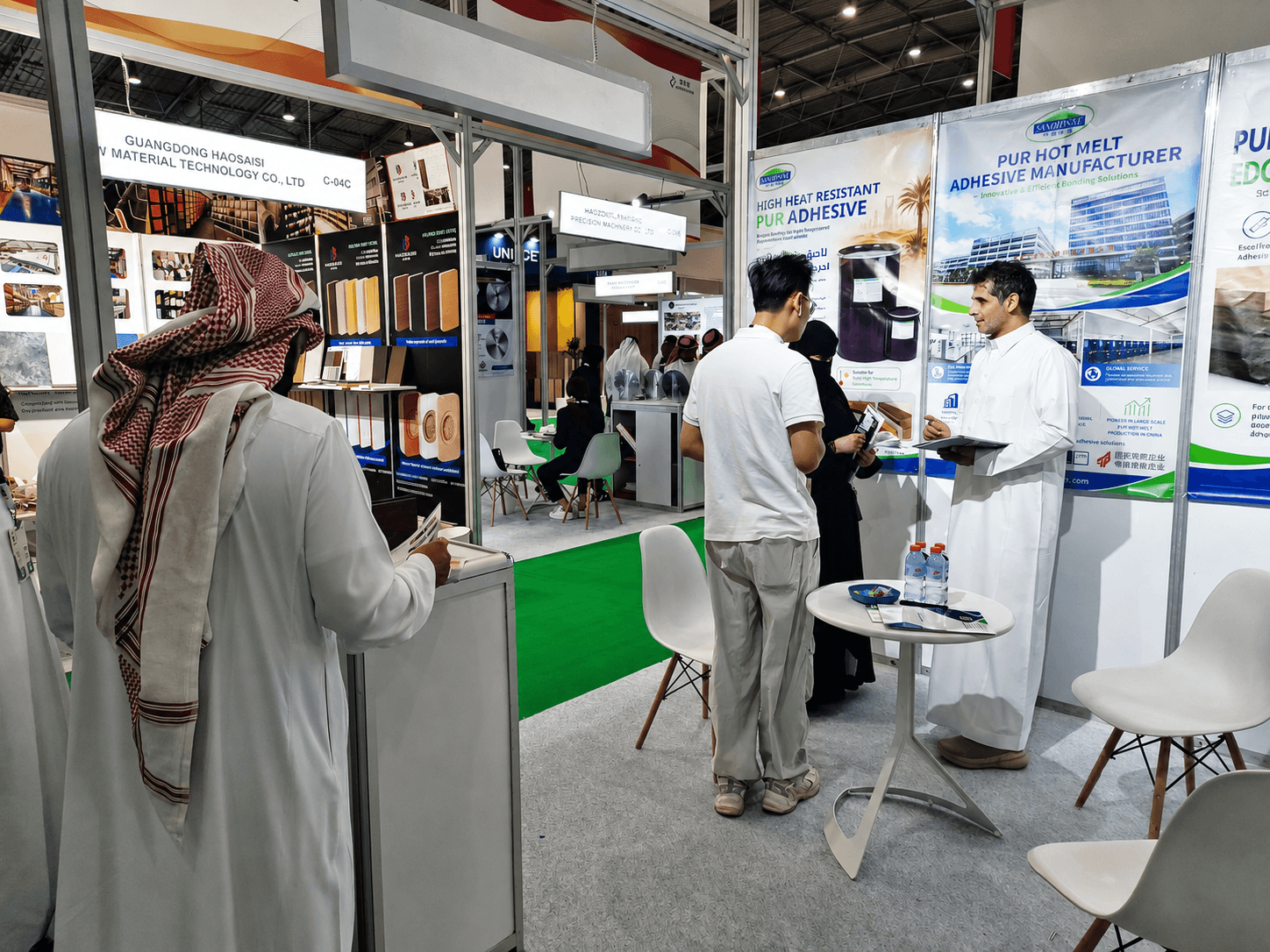 sinohesive-saudi-woodshow-2026-booth-visitors.png sinohesive-saudi-woodshow-2026-booth-visitors.png